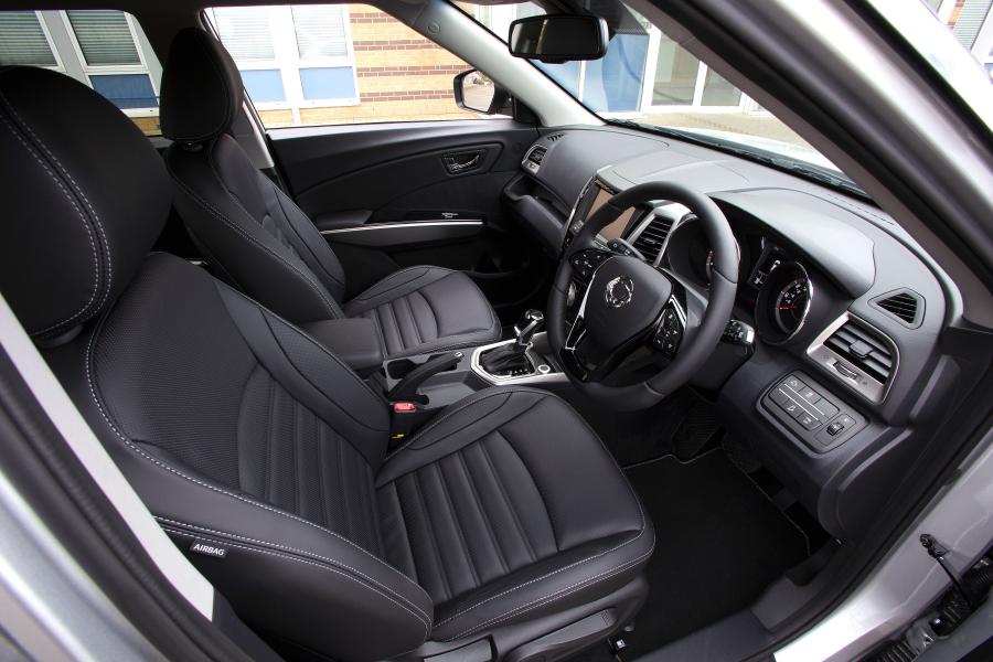 Интерьер SsangYong Tivoli Ultimate 2018 года  (UK) (фото 31 из 37)